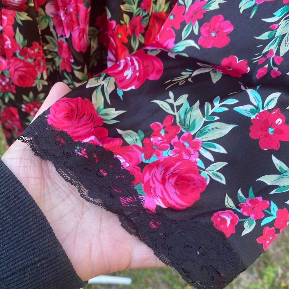 Pink Women’s Roses Floral Wrap Robe Size XL - Picture 3 of 8